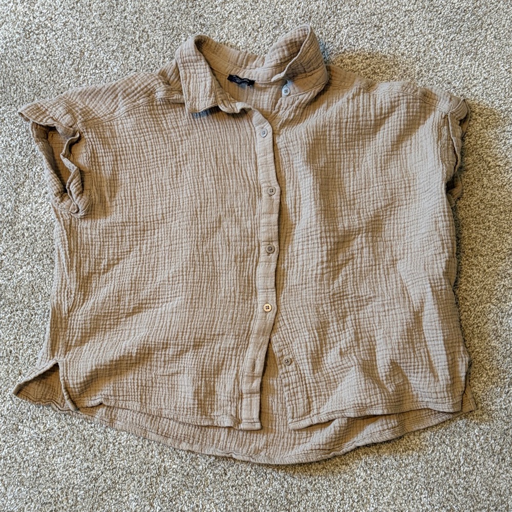Splendid Beige Button-Front Short Sleeve Shirt